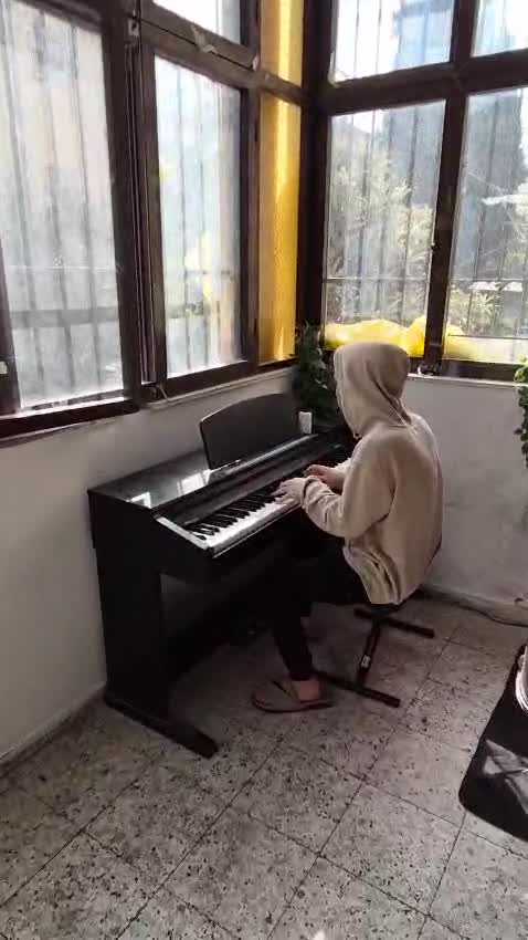 Two-second piano performance preview